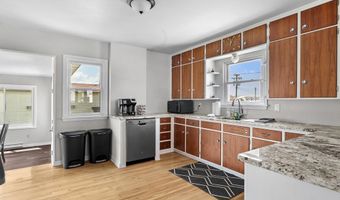 84 E North Water St, Algoma, WI 54201