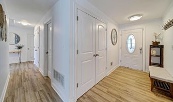 116 E Brittany Dr, Arlington Heights, IL 60004