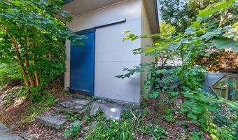 4061 Thornoaks Dr, Ann Arbor, MI 48104