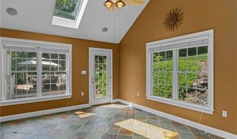 16 Leonard Dr, North Smithfield, RI 02896