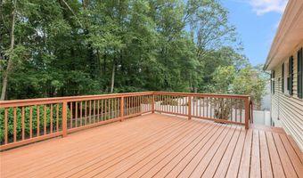 40 ROCKCREST Dr, Cranston, RI 02920