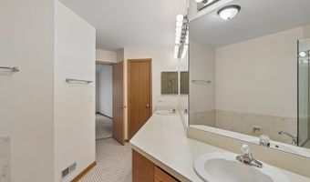 2109 N Charter Point Dr, Arlington Heights, IL 60004