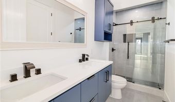 810 NW 11th St, Bentonville, AR 72712