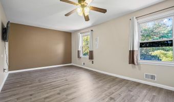 1 Dogwood Ct, Sayreville, NJ 08872