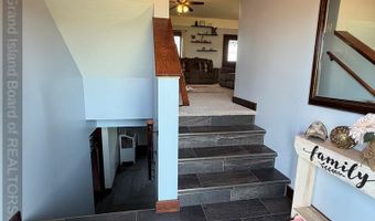 1524 Beechwood Dr, Aurora, NE 68818