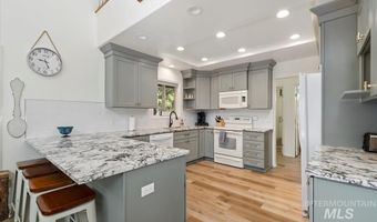 1496 Pine Rdg, Cascade, ID 83611