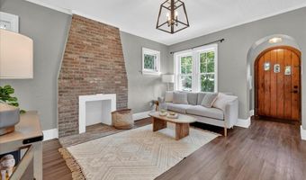 8025 McGee St, Affton, MO 63123
