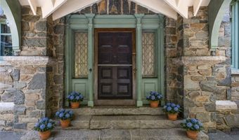 360 RUMSTICK Rd, Barrington, RI 02806