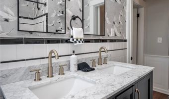 26 Vernon Ave, Newport, RI 02840