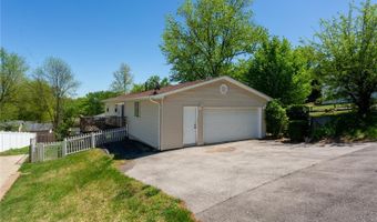 2201 Country Wood Dr, Imperial, MO 63052