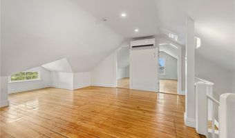 84 Rodman St, Narragansett, RI 02882