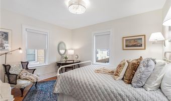 21 Bedlow Ave, Newport, RI 02840