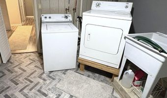 30 N Division St, Cowley, WY 82420