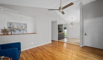236 Hillcrest Blvd, Ballwin, MO 63021