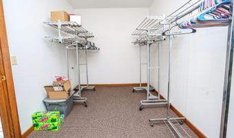 12805 S Shore Dr, Aberdeen, SD 57401