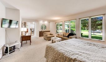 611 W Whiting Ln, Arlington Heights, IL 60004