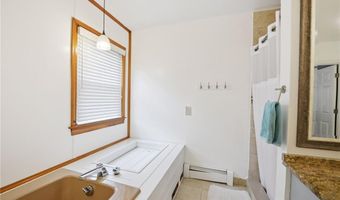 35 Anna Olivo Ct, Narragansett, RI 02882