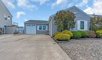 82 Spinnaker Ct, Bayville, NJ 08721