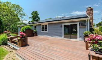 7 Oakcrest Dr, North Providence, RI 02904