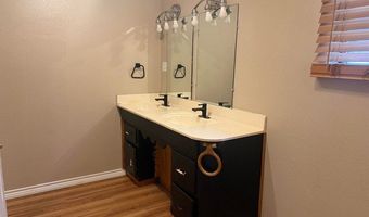 1213 W Dallas Ave, Artesia, NM 88210
