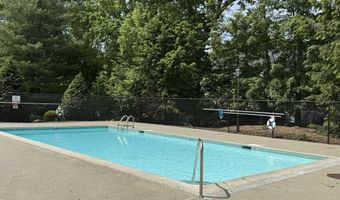 2 A Jeanette St 7, Danbury, CT 06811