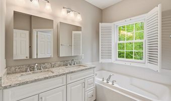 815 Centerville Trl, Aurora, OH 44202
