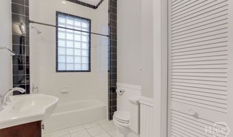 17 E 33rd St, Savannah, GA 31401