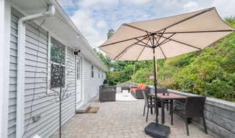 51 Mountain View Dr, Brookfield, CT 06804