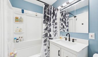 121 Woodland Dr, Hartford City, IN 47348