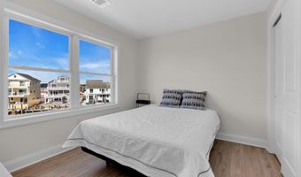 42 Carlyle Dr, Bayville, NJ 08721