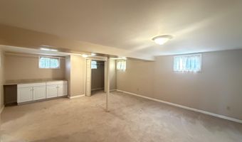 4 Nicholas Dr, Albany, NY 12205