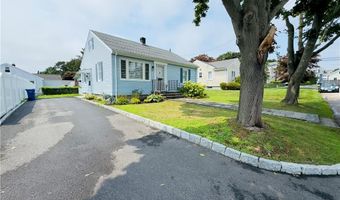 5 Holten Ave, Newport, RI 02840