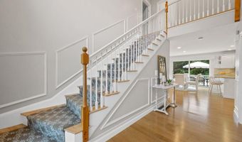 29 Weatherdeck Dr, Bourne, MA 02532