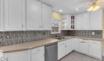 496 Apple Valley Dr, Belford, NJ 07718