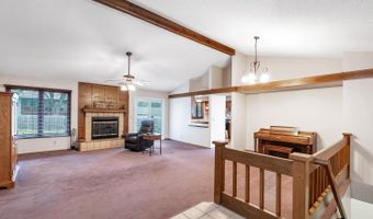 4650 Farmstead Ct, Bel Aire, KS 67220