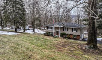 24 Prospect Dr, Brookfield, CT 06804