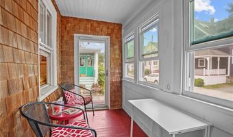 12 Hammond St, Newport, RI 02840