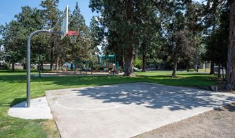 140 SE 4th St, Bend, OR 97702