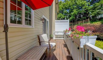 31 White Oak Ln, Aberdeen, NJ 07747