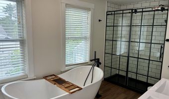 272 Center St, Bangor, ME 04401