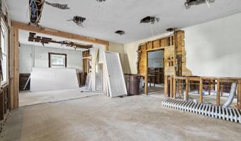 41 Old Farms Rd, Avon, CT 06001