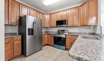 24701 BYRNE MEADOW Sq 108, Aldie, VA 20105