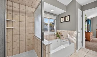 1452 Cedar Bluff Dr, Ballwin, MO 63021