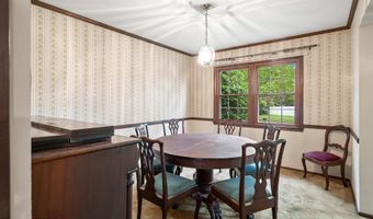 19 Galloping Cir, Belford, NJ 07718