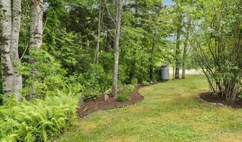 21 Bowling Green Ln, Belfast, ME 04915