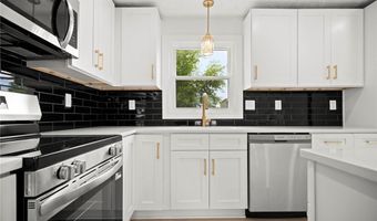 191 E Martin St, Amherst, OH 44001