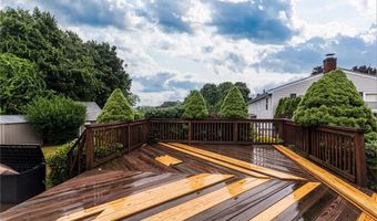 25 Stony Brook Dr, Cranston, RI 02920