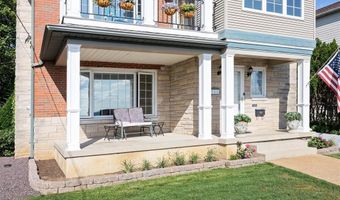 711 Riverview Dr, Alton, IL 62002