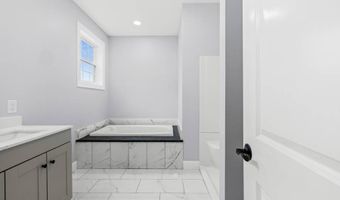 222 Briarwood Ct, Albany, NY 12203