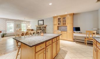 35 Woodsedge Ct, Berlin, CT 06037
